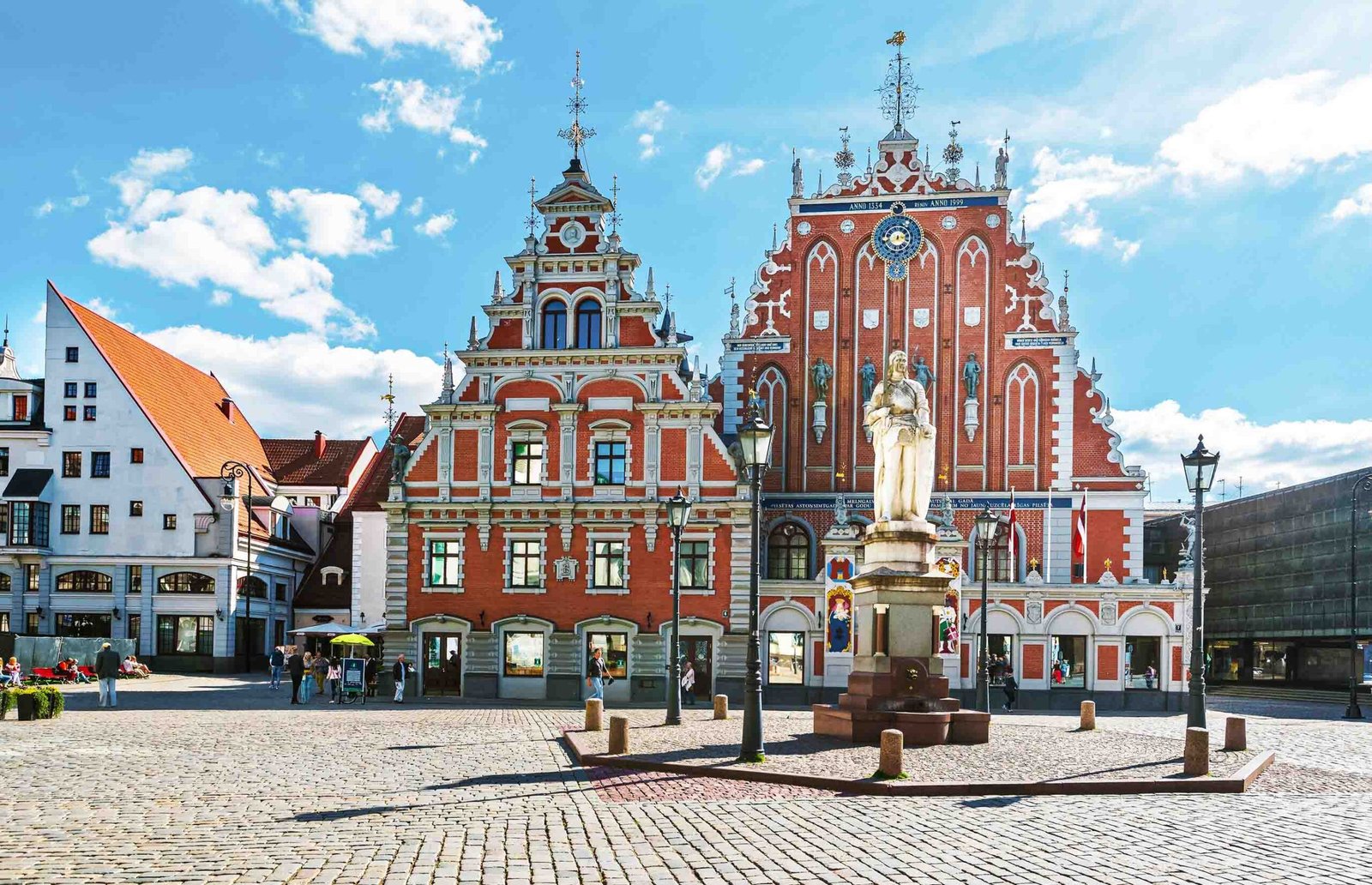 Plaza del Ayuntamiento Riga scaled