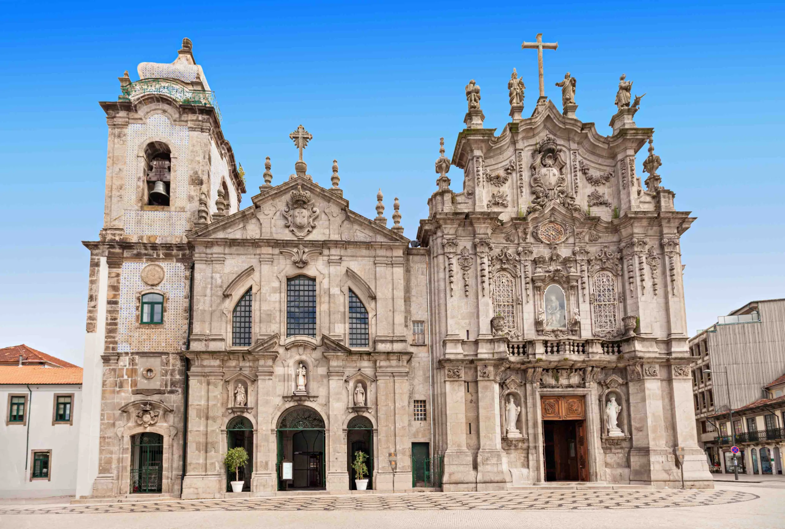 iglesia do carmo e iglesia dos carmelitas oporto scaled