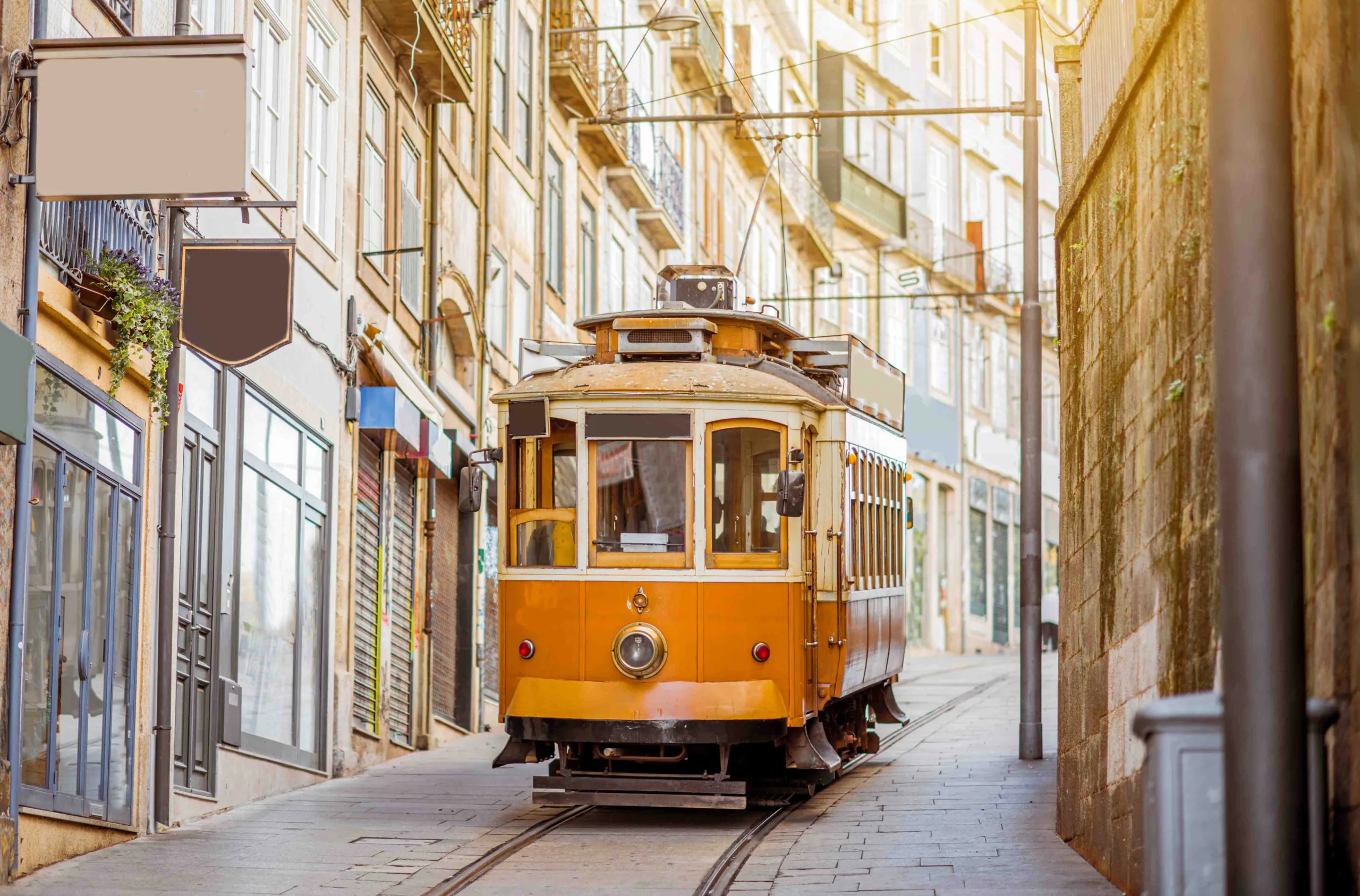 tranvia de oporto scaled