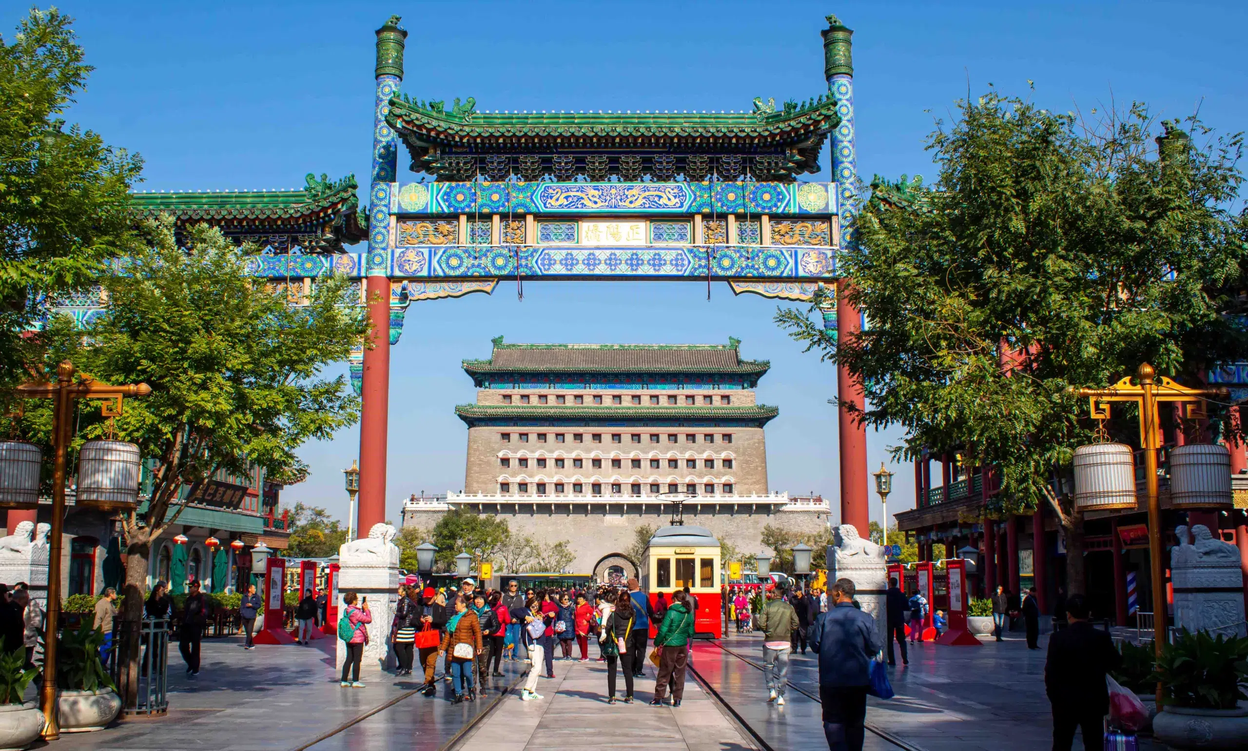 calle qianmen itinerario de pekin en un dia scaled