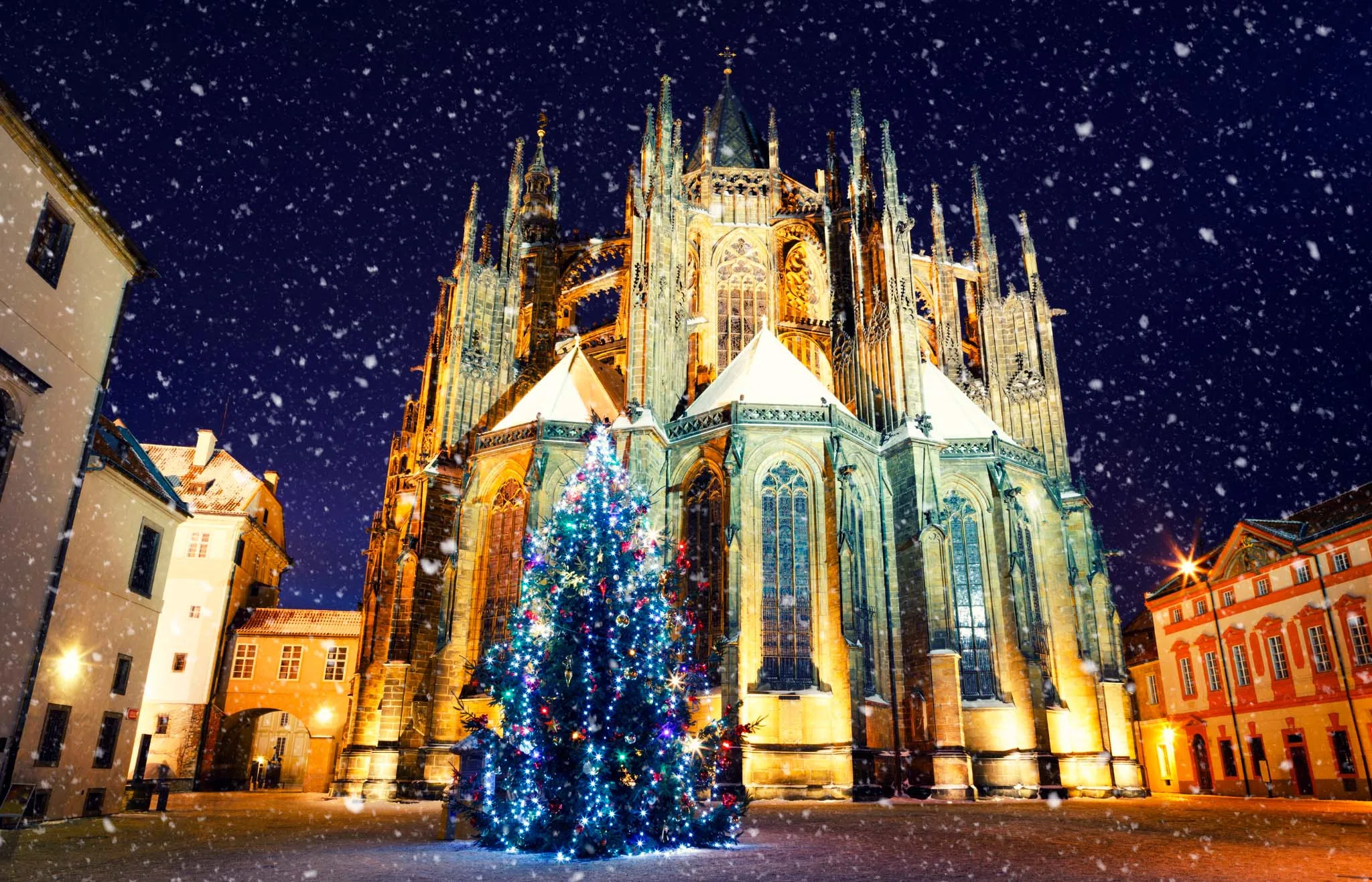 Catedral de San Vito con el árbol de Navidad del Castillo de Praga