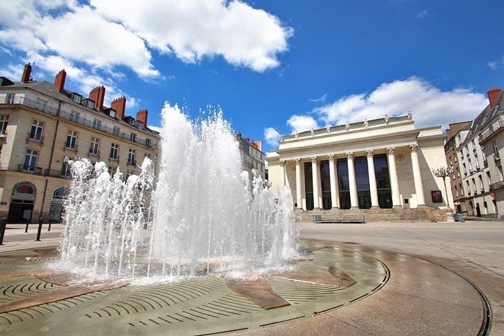 Place Graslin en Nantes con su fuente