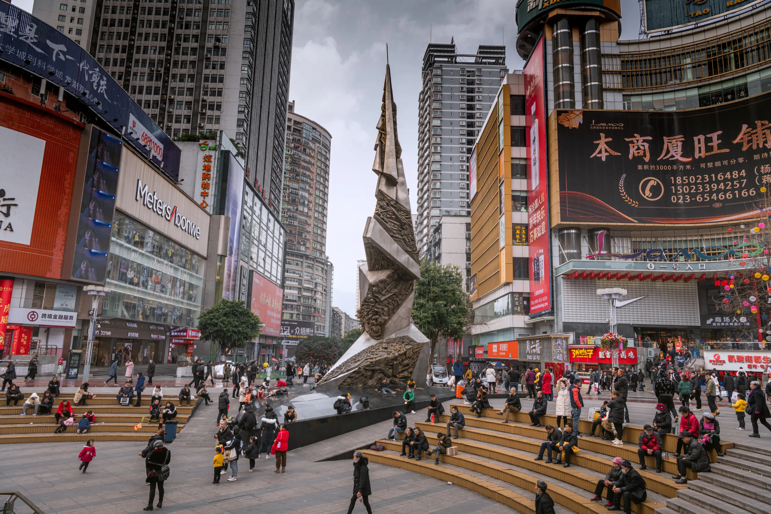 JIEFANGBEI GUIA COMPLETA PARA VIAJAR A CHONGQING scaled