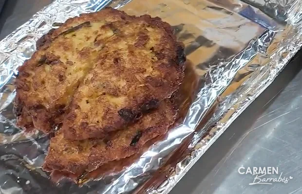 Bindaetteok, tortita de judía mungo, del puesto de Netflix del mercado de Gwangjang