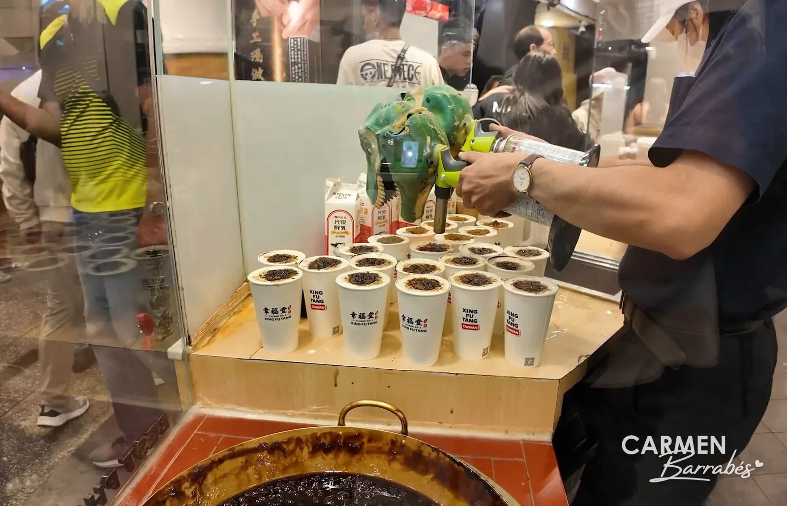 Vasos de bubble tea con azúcar moreno en Xing Fu Tang, Ximending