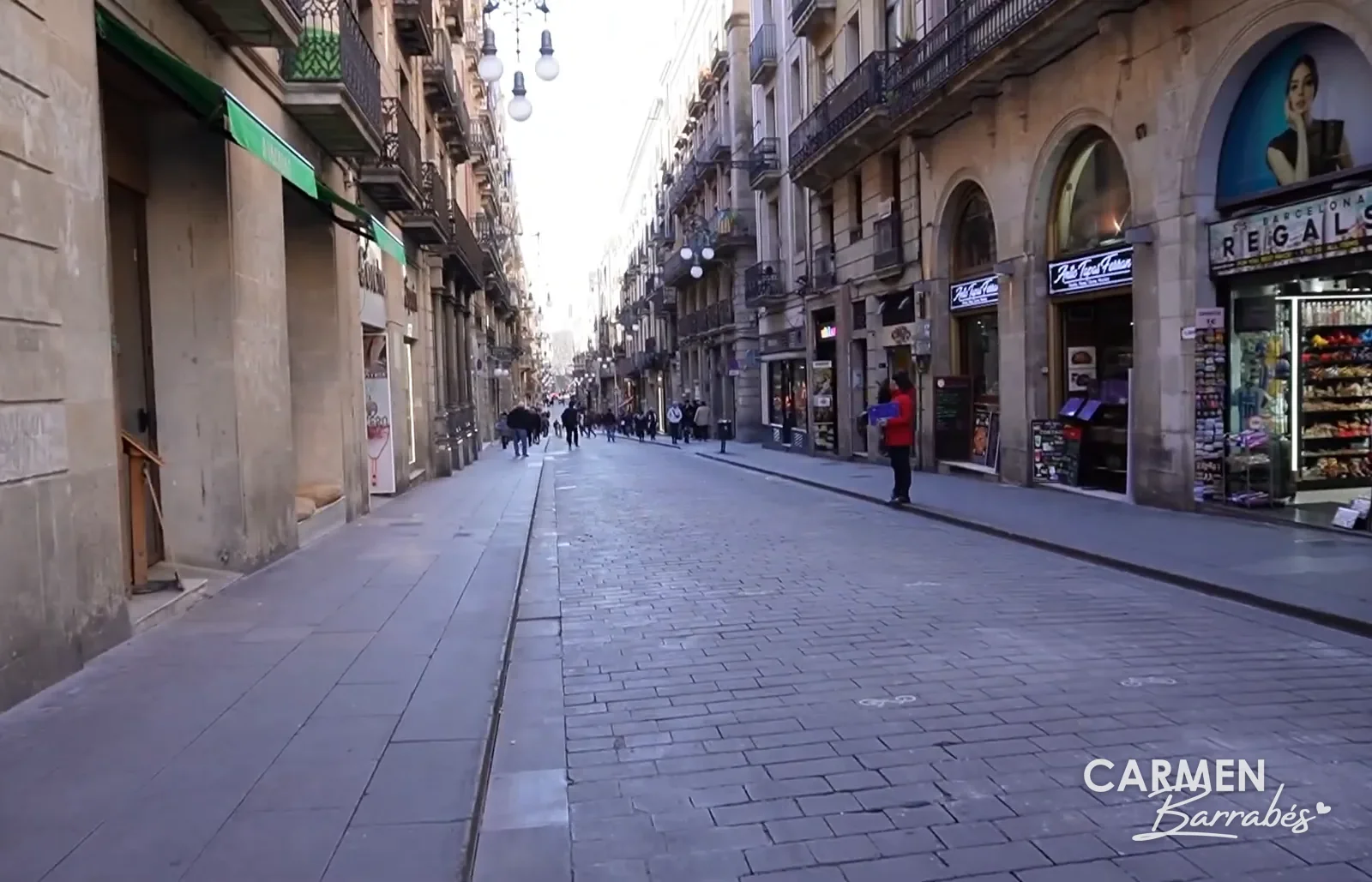 La calle de Ferran, en el Barrio Gótico de Barcelona, por la mañana