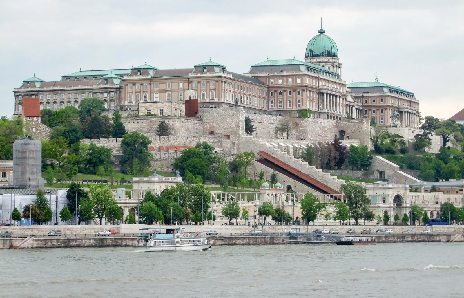 El Castillo de Buda, el Palacio Real, en lo alto de la colina sobre el Danubio
