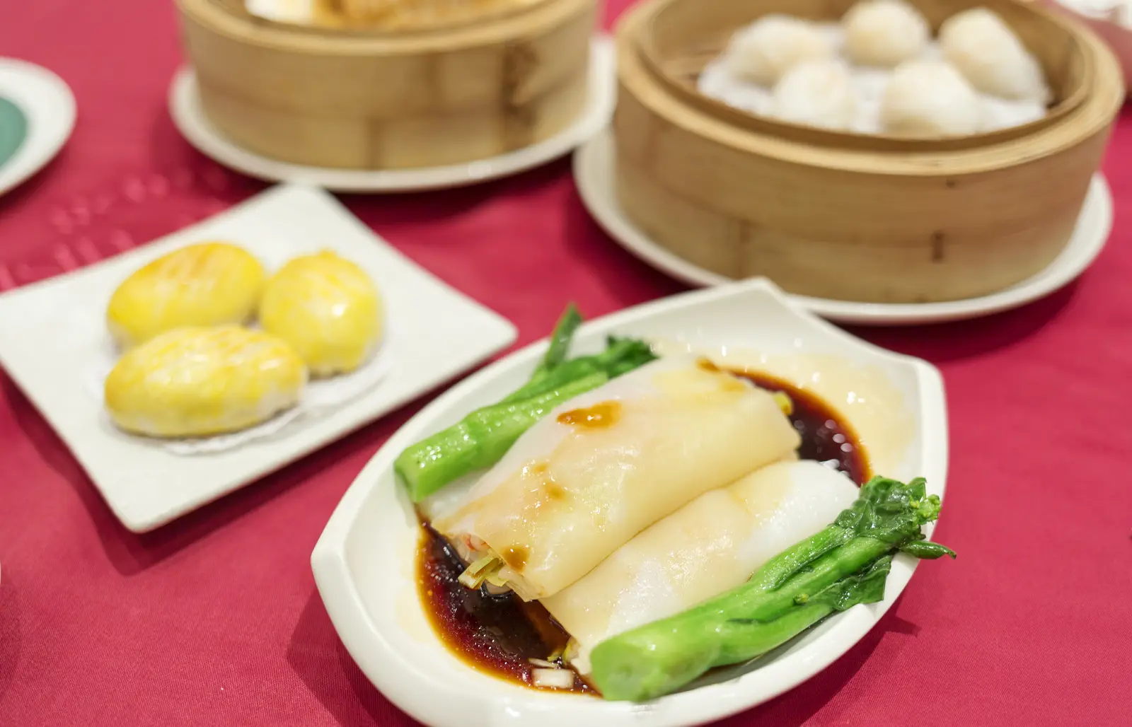 Cheung fun, rollos de arroz al vapor con salsa de soja