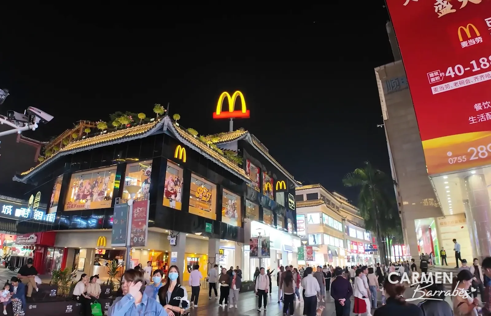 Calle peatonal de Dongmen de noche, en Shenzhen