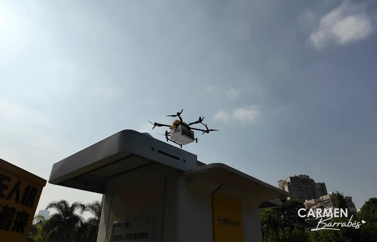 Dron de Meituan aterrizando en el Central Park de Shenzhen