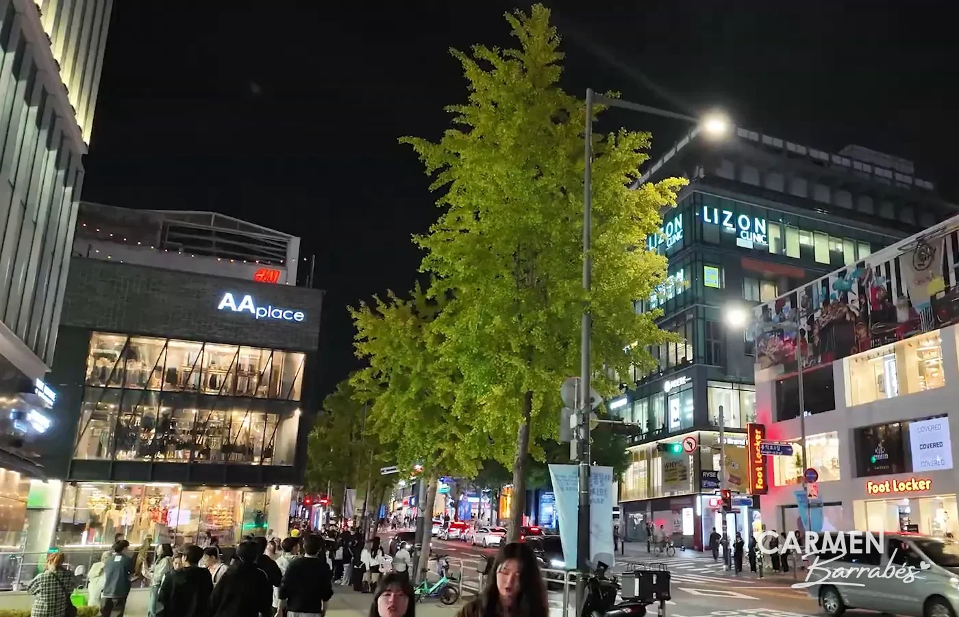 Calle de Hongdae de noche