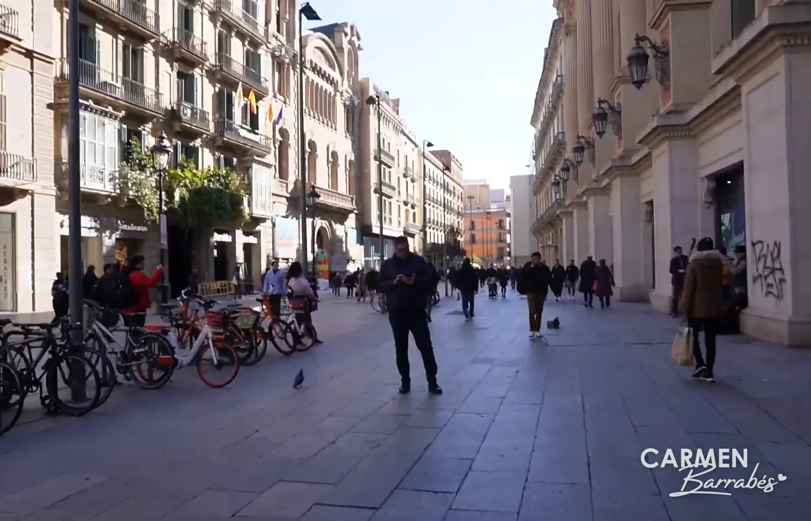 La avenida del Portal de l'Àngel, peatonal, en el Barrio Gótico de Barcelona