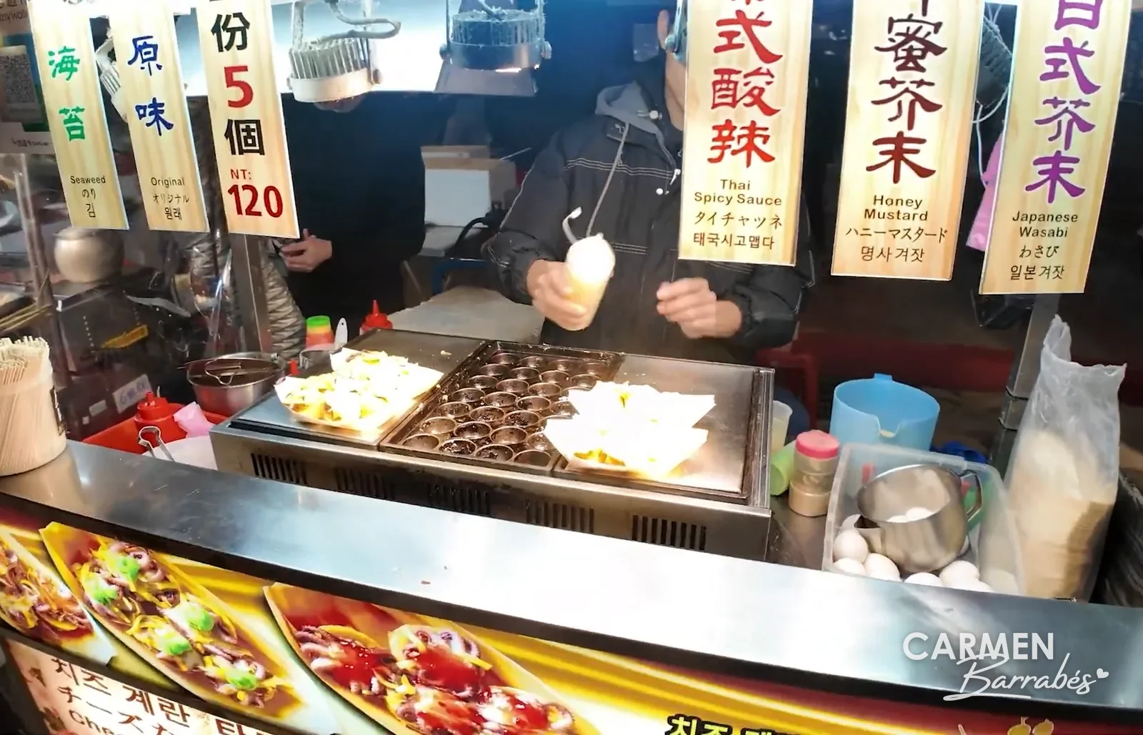 Puesto de comida callejera en el mercado nocturno de Ningxia