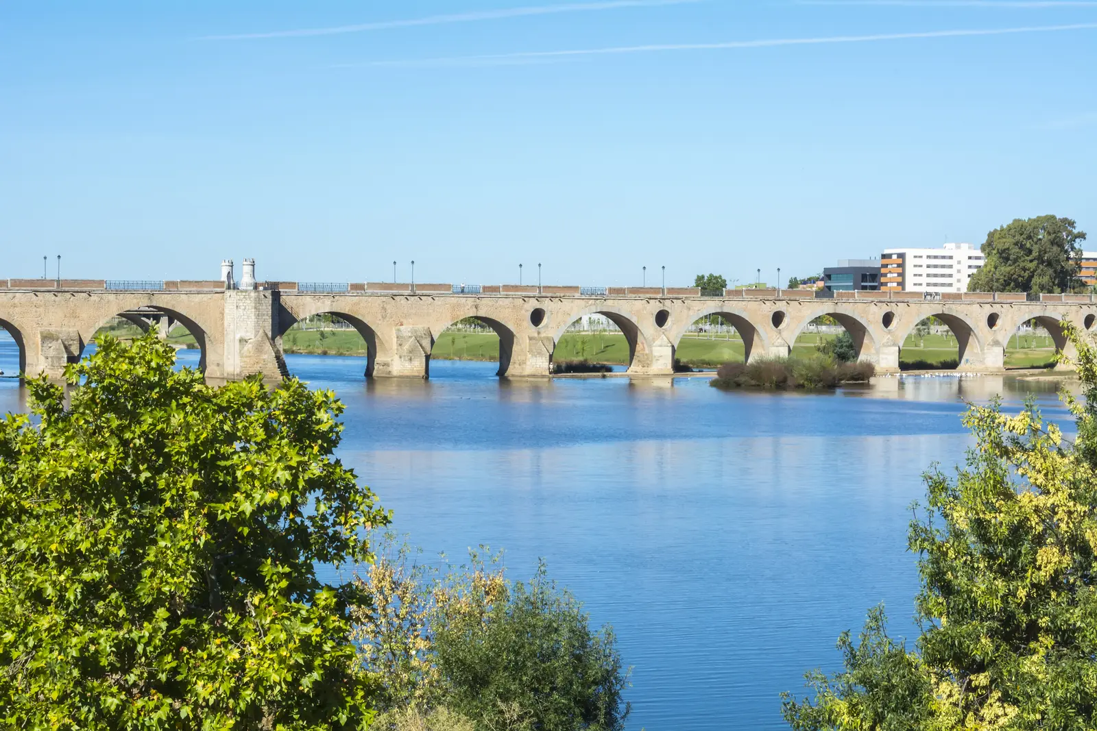 Puente de Palmas sobre el río Guadiana en Badajoz