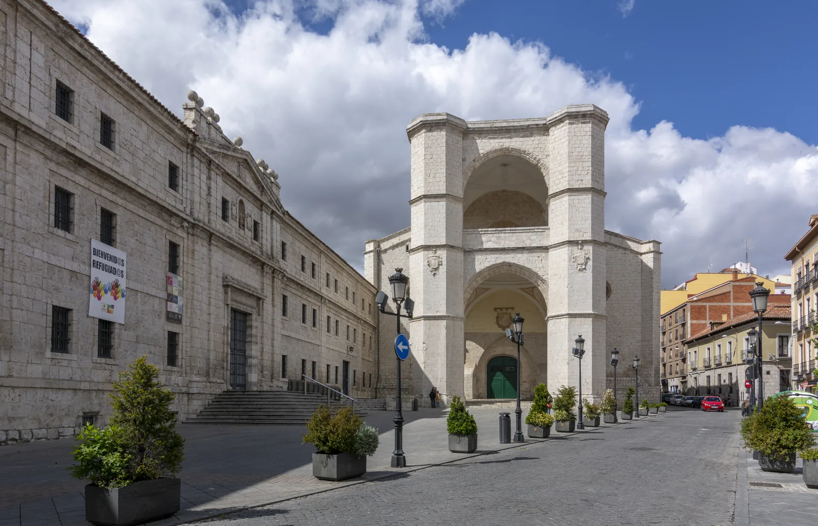 El gran pórtico de piedra de la Iglesia de San Benito de Valladolid