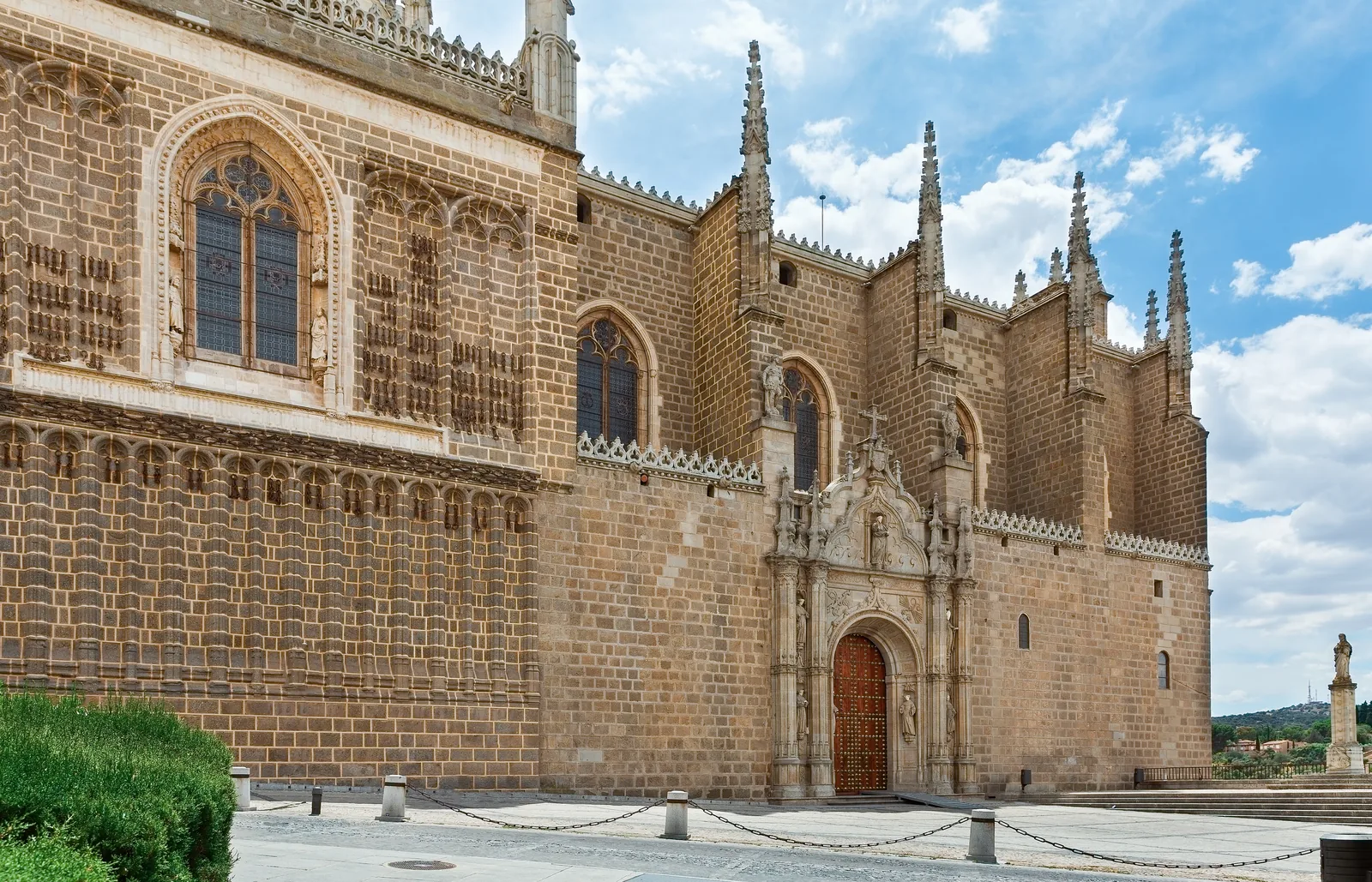 Fachada gótica del Monasterio de San Juan de los Reyes de Toledo