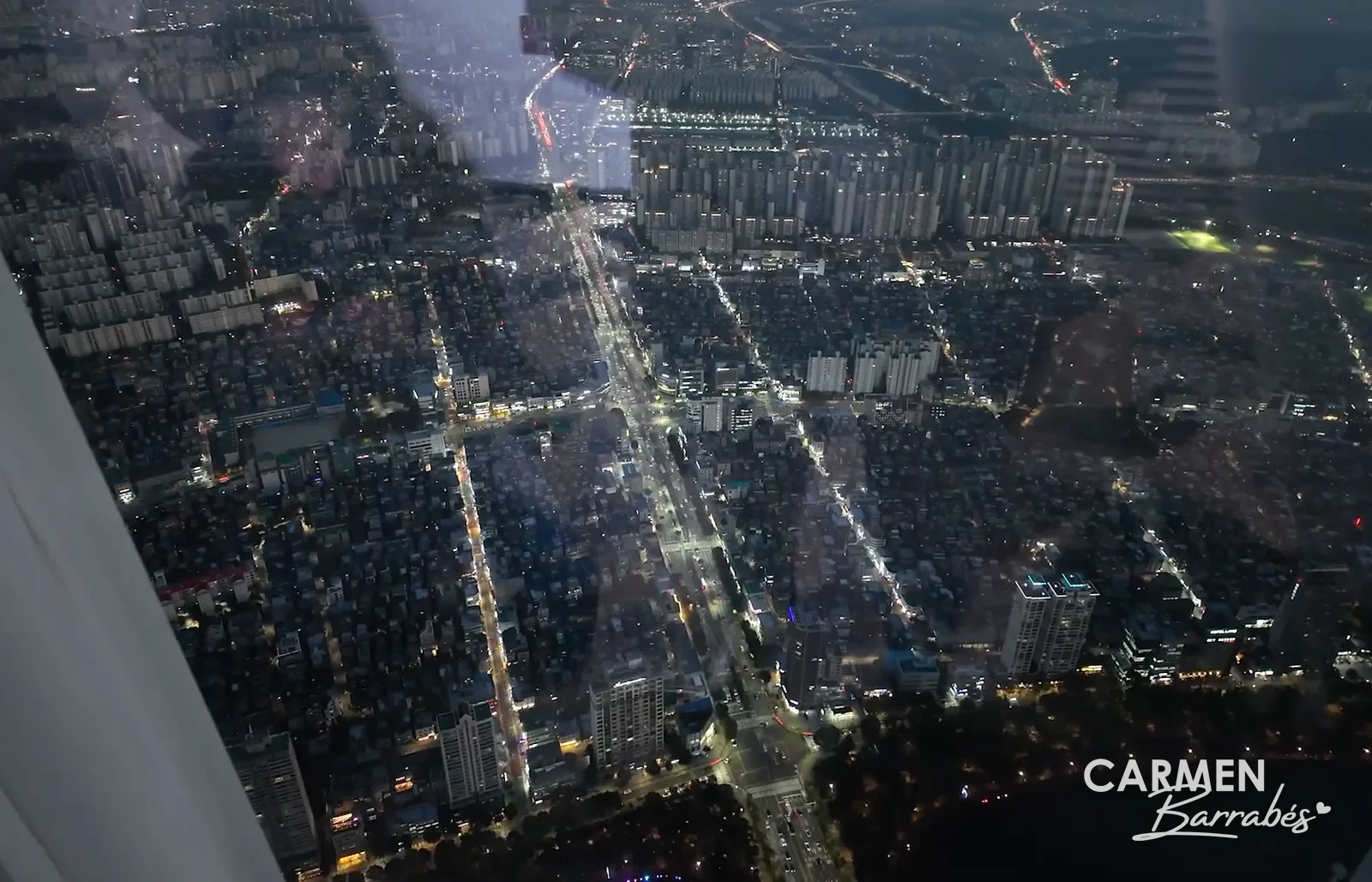 Seúl de noche desde el mirador Seoul Sky de la Lotte World Tower